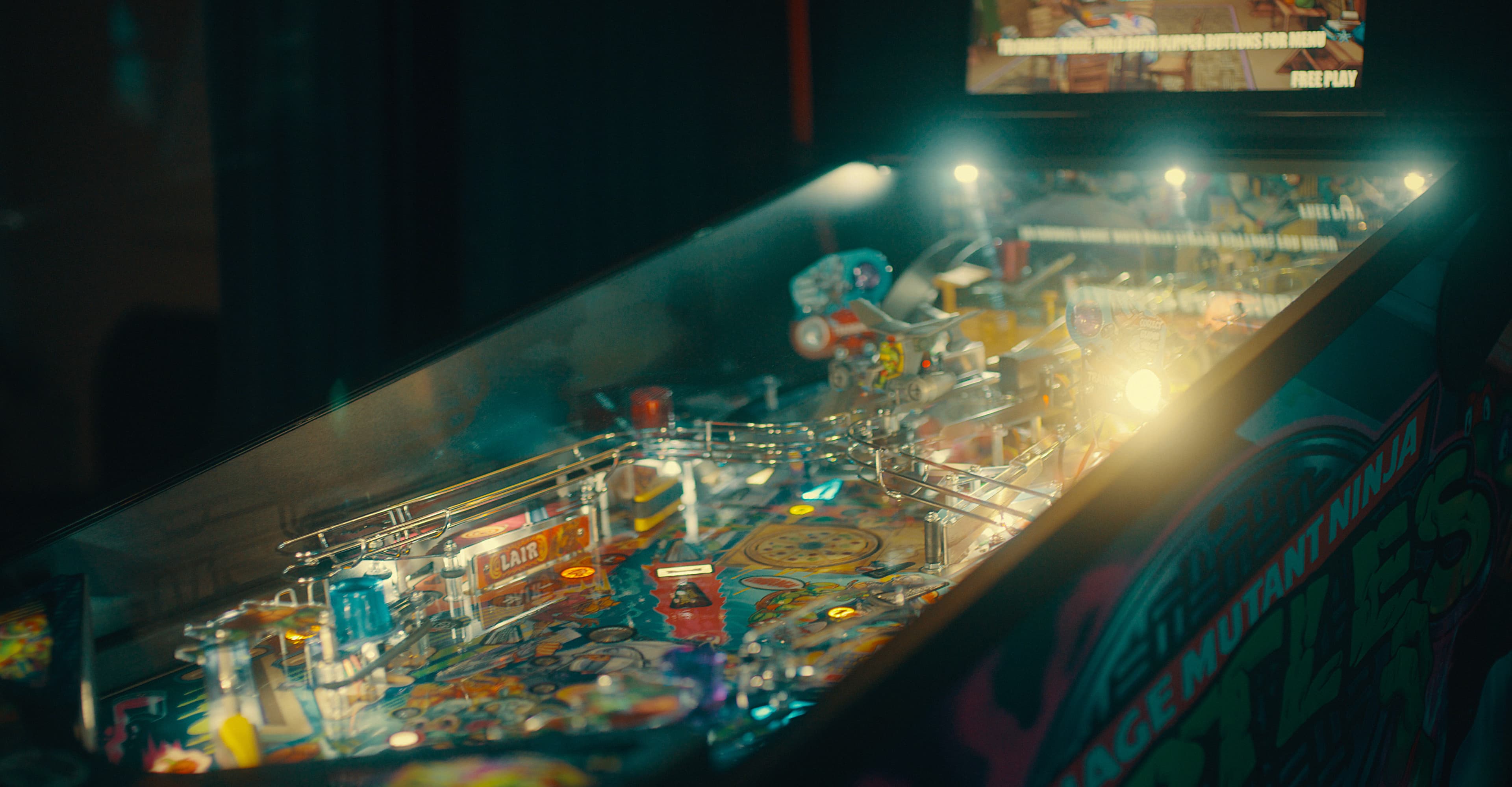Flipperspel och arkadmaskin som hyresgäster spelar gratis på River Street Lab